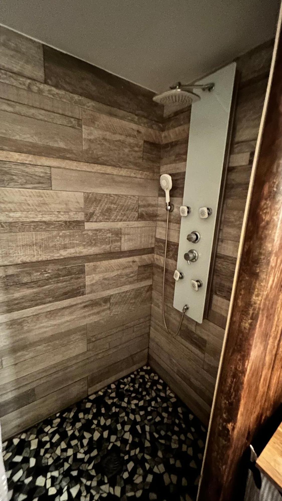 Le D'Tour Gourmand Bed & Breakfast Toulouse-le-Chateau Dış mekan fotoğraf